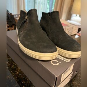 Ecco Soft low cut zip booties
